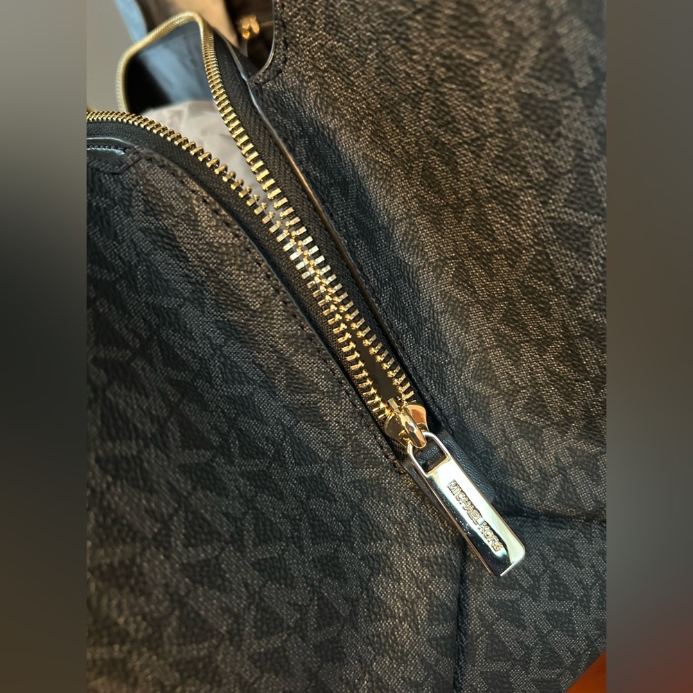 MICHAEL KORS Christina Large Signature Logo Shoulder Bag - Picture 12 of 16